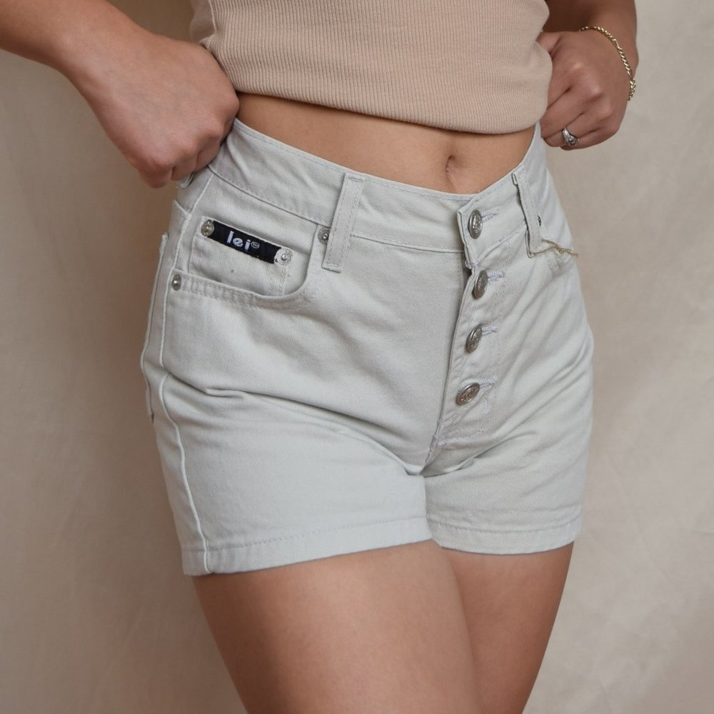 Vintage 90’s LEI button-fly high waisted shorts in khaki 24” Waist